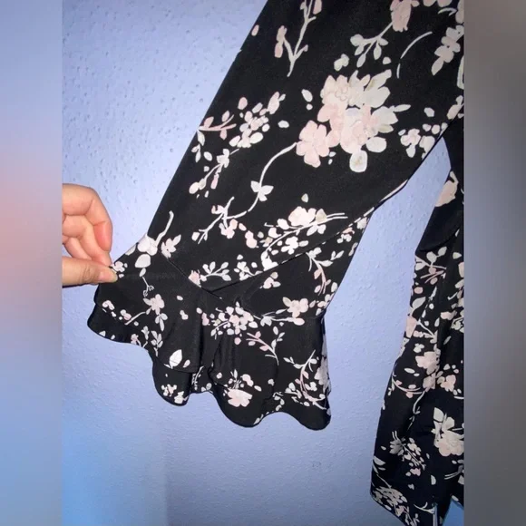 Women’s Karl Lagerfeld floral blouse 1X - Picture 6 of 10